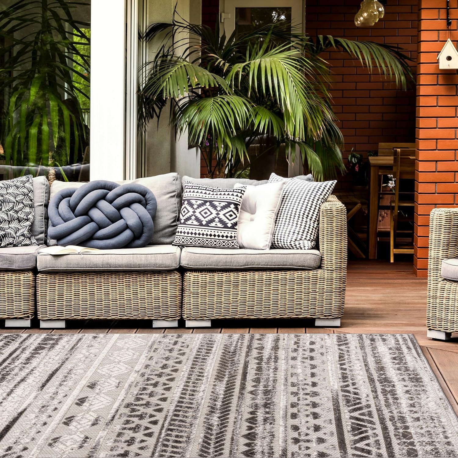 imageRugshop Modern Stripes Geometric IndoorOutdoor Area Rug 5 x 7 GrayGrey