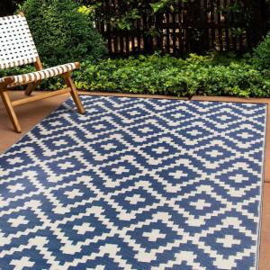 Rugshop Maui Contemporary Geometric Reversible Crease-Free Waterproof Premium Recycled Plastic Outdoor Rugs for Patio,Backyard,RV,Deck,Picnic,Trailer,Beach,Camping Navy 5′ x 7′(Navy)